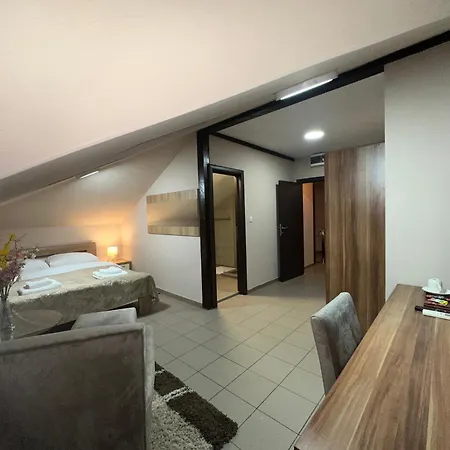 Jp Mali Pariz Aparthotel Bor